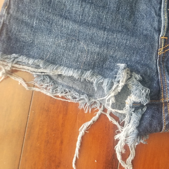 Levis high waisted jean shorts - Picture 10 of 12